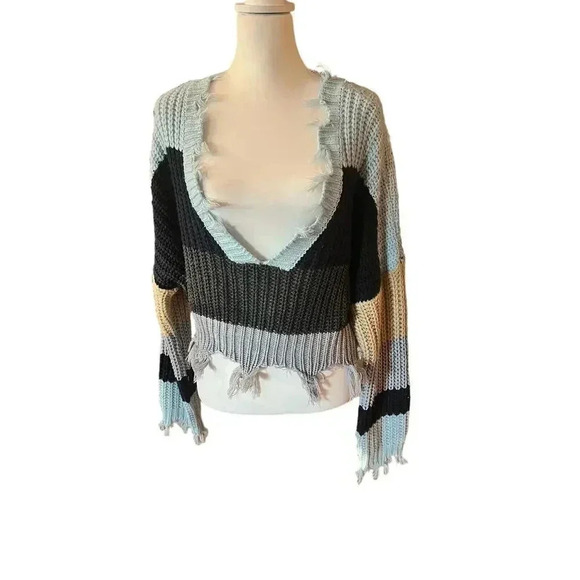 Leeli + Lou tattered oversized v neck sweater size medium - Picture 6 of 6